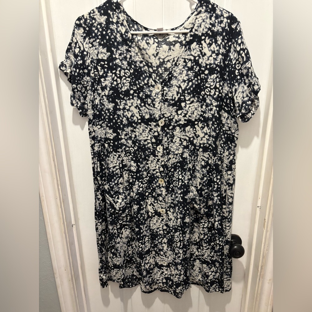 Elegant Black and White Midi Dress